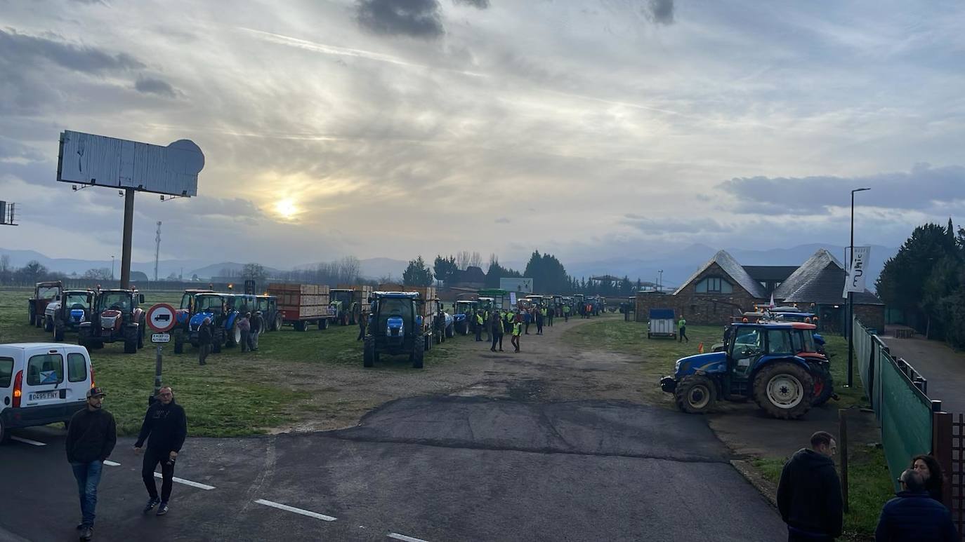 Más de 150 tractores recorrieron las calles de Ponferrada en una protesta histórica del campo berciano.