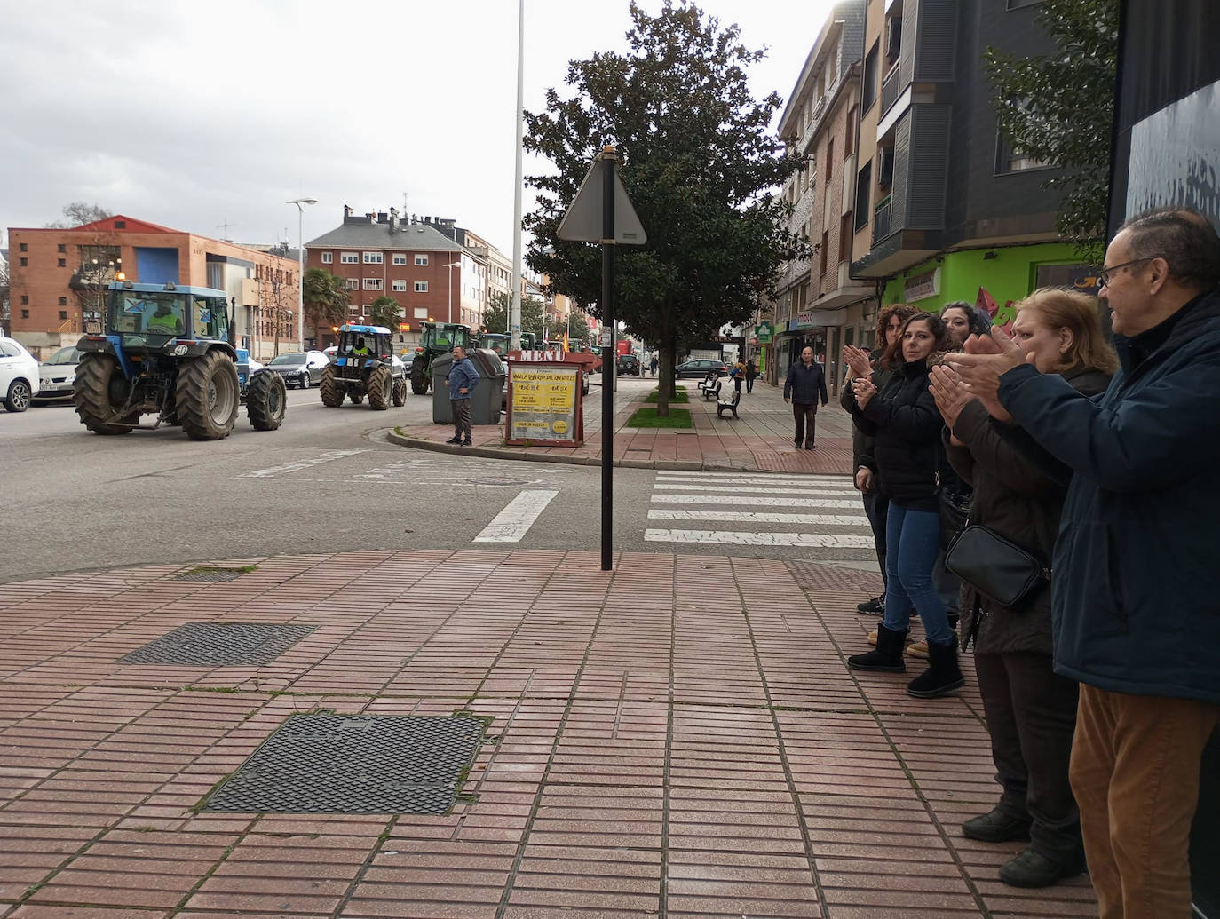 Más de 150 tractores recorrieron las calles de Ponferrada en una protesta histórica del campo berciano.