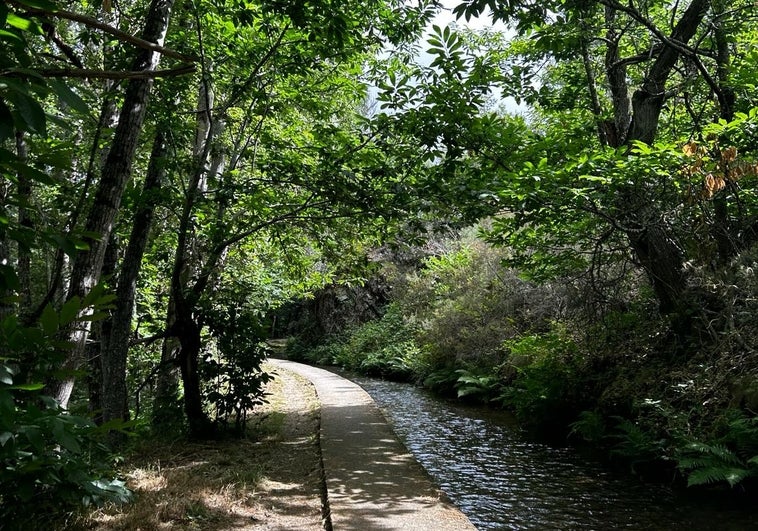 Una ruta entre aguas