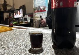 «Camarero, un dorito»: La bebida típica de Cacabelos con un origen singular