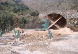 Imagen del silo desmantelado en los terrenos propiedad de Ceminosa.