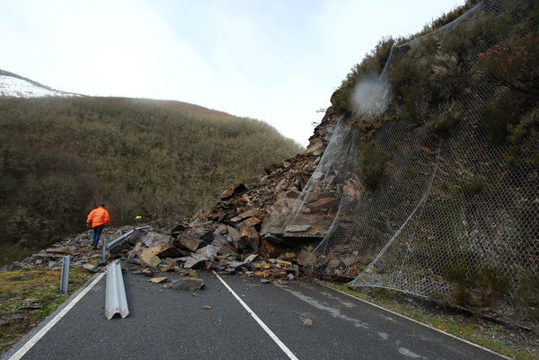 Imagen del derrumbe en la carretera entre Fabero y Peranzanes