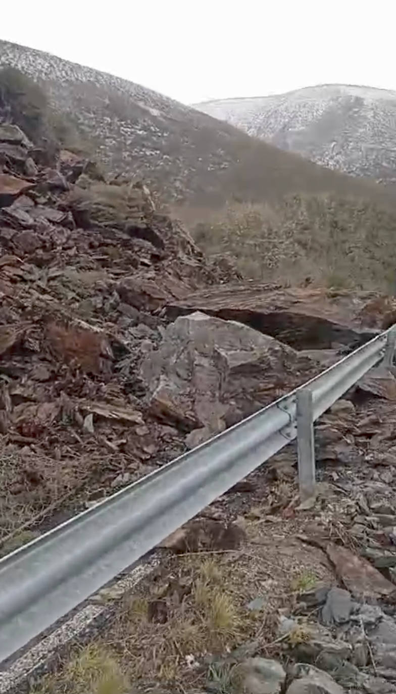 Imagen del derrumbe en la carretera entre Fabero y Peranzanes