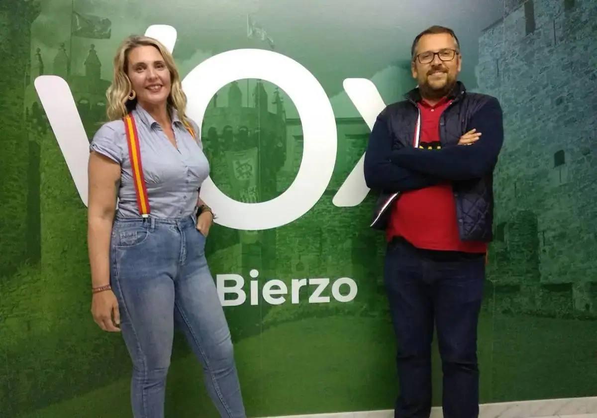 Los concejales de VOX en el Ayuntamiento de Ponferrrada, Patricia González y Gerardo González.