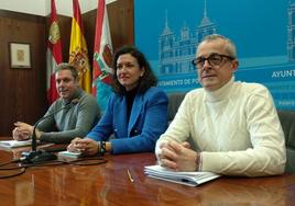 Los concejales de Hacienda (D), Presidencia y Patrimonio y Medio Rural, en su comparecencia.