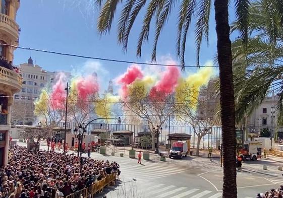 Imagen de la mascletà de Pibierzo este miércoles 6 de marzo en la plaza del Ayuntamiento de Valencia.