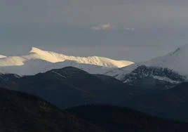 Imagen del Morredero y de los montes Aquilianos nevados