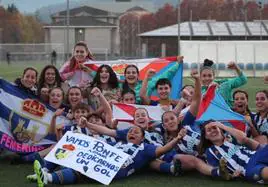 Las futbolistas de la SD Ponferradina Femenina esta temporada en la celebración de la victoria ante la Cultural.