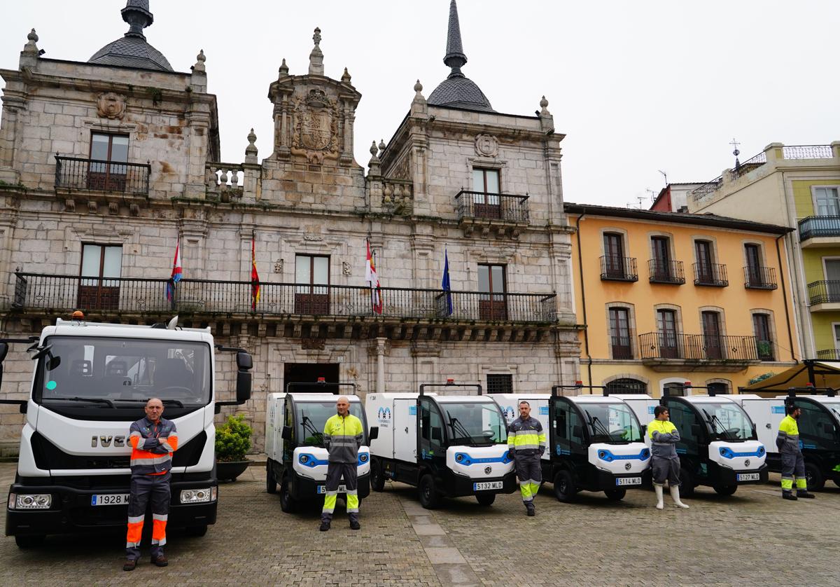 Imagen de la presentación de la nueva maquinaria de limpieza de Ponferrada.