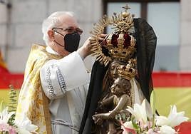 Retirada del luto a la Morenica en el Domingo de Resurrección en Ponferrada.