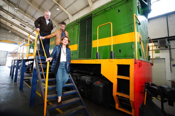 Imagen secundaria 1 - Ribera visitó el soto de Villar de los Barrios, los talleres ferroviarios de Villablino e inauguró la Feriade las Jornadas 'Innovación y desarrollo territorial en acción' en Ponferrada.