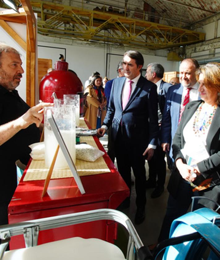 Imagen secundaria 2 - Ribera visitó el soto de Villar de los Barrios, los talleres ferroviarios de Villablino e inauguró la Feriade las Jornadas 'Innovación y desarrollo territorial en acción' en Ponferrada.