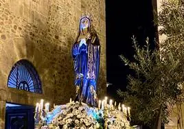 Imagen de Nuestra Señora de los Dolores al inicio de la procesión