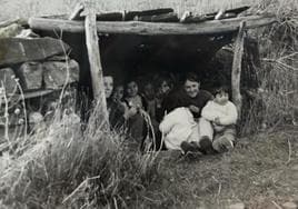 Niños jugando en un pueblo del Bierzo en el año 1972