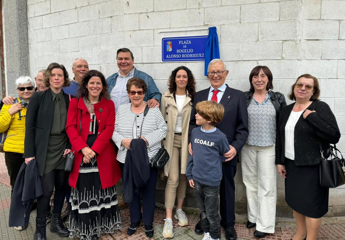 Páramo del Sil homenajea a Rogelio Alonso con una plaza a su nombre en Castrillón