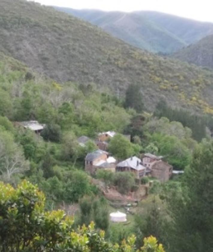 Imagen secundaria 2 - ¿Quieres ser dueño de un pueblo? Por 420.000 euros es posible en el Bierzo