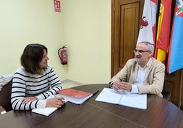 El presidente del Consejo y la presidenta de la Fundación Ciudad de la Energía, durante la reunión.