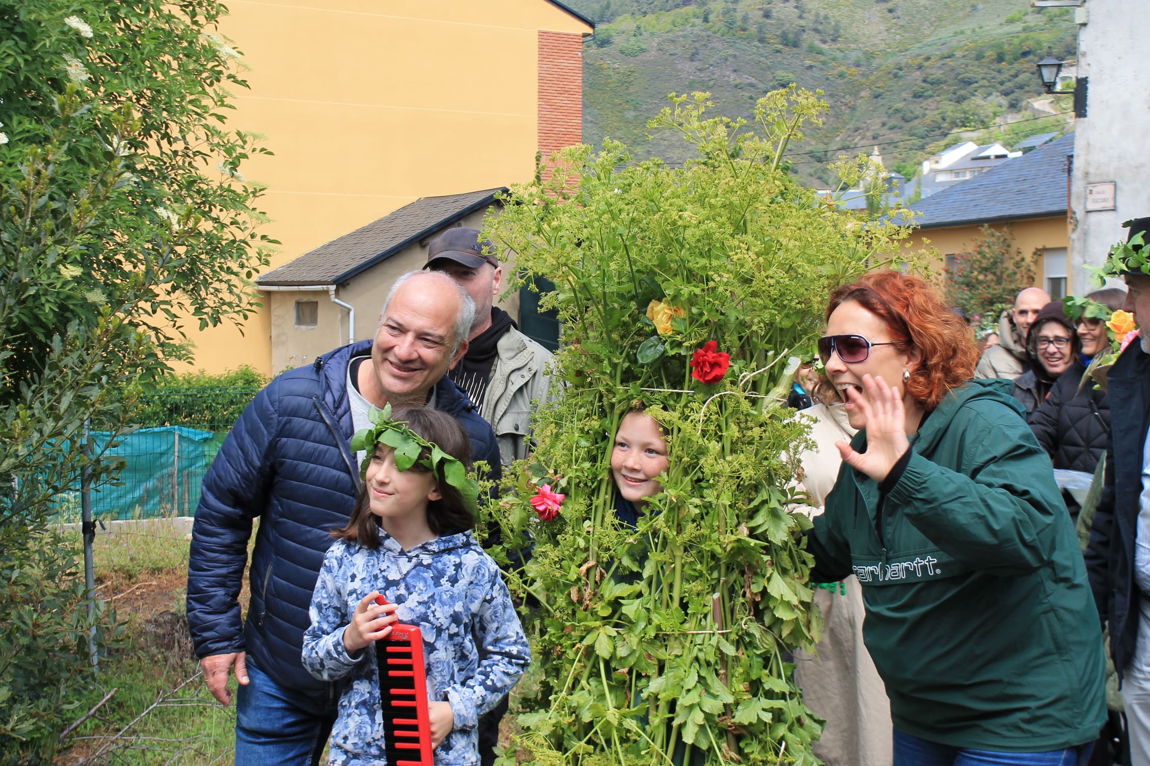 Los Maios tiñen de verde Villafranca