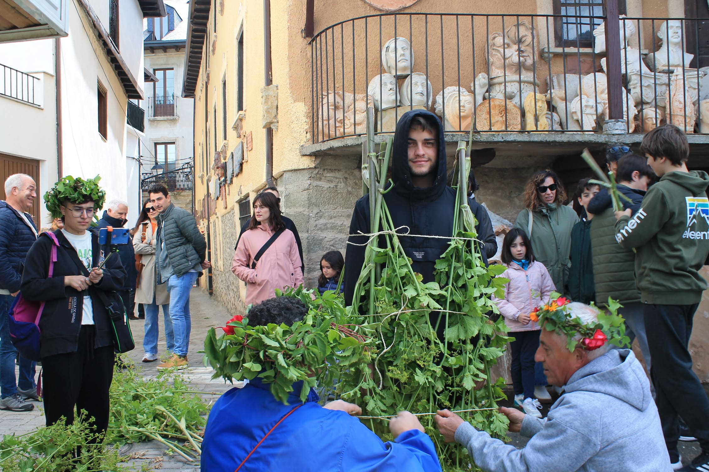 Los Maios tiñen de verde Villafranca
