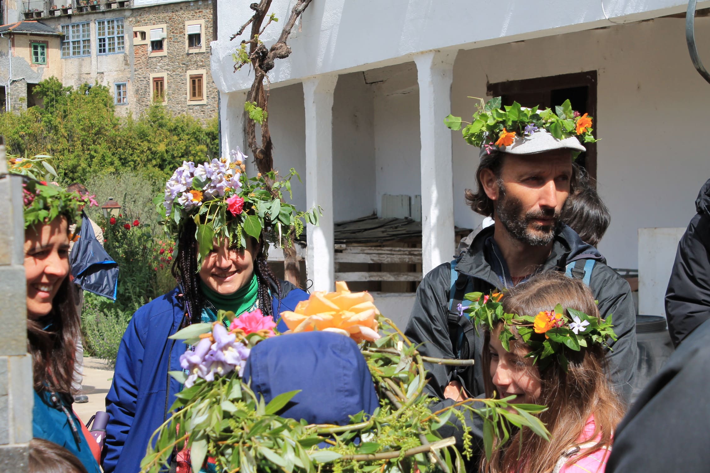 Los Maios tiñen de verde Villafranca