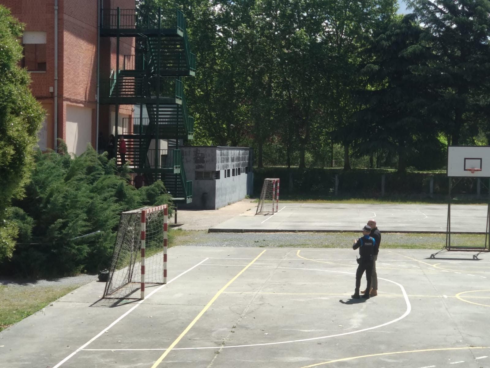 Múltiples heridos tras desplomarse una escalera en un instituto de Ponferrada
