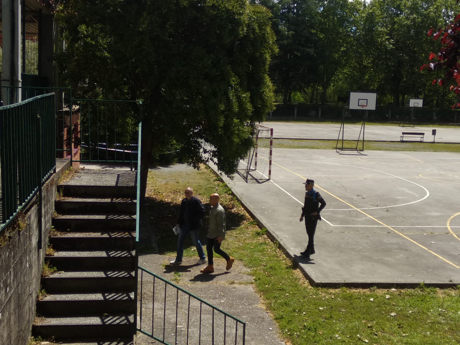 Múltiples heridos tras desplomarse una escalera en un instituto de Ponferrada