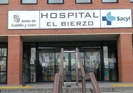 Entrada principal del Hospital El Bierzo.