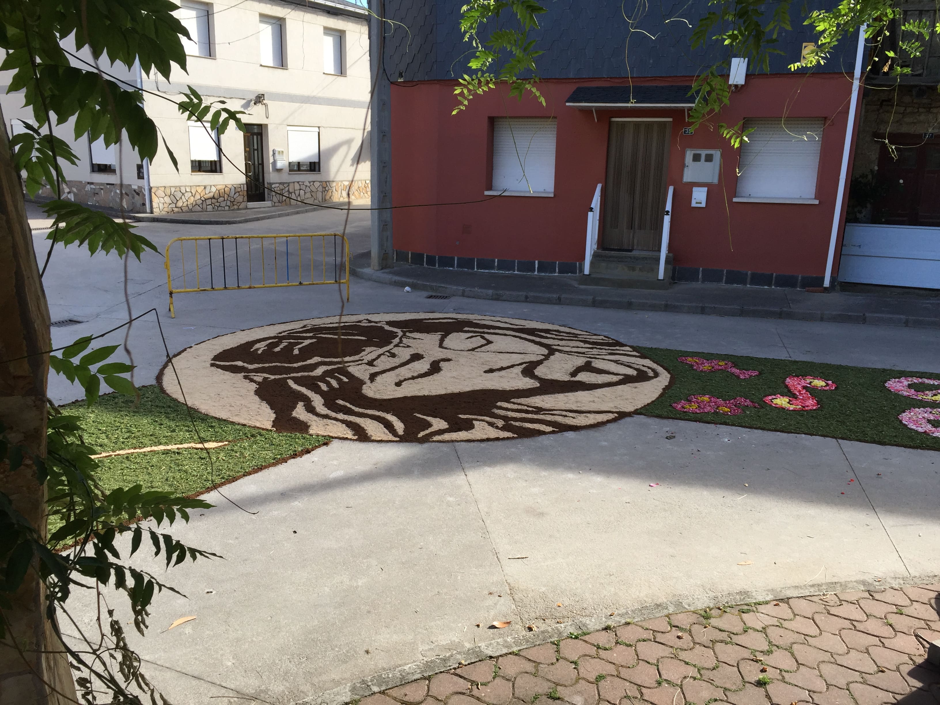 Las alfombras florales que llenaban las calles de color