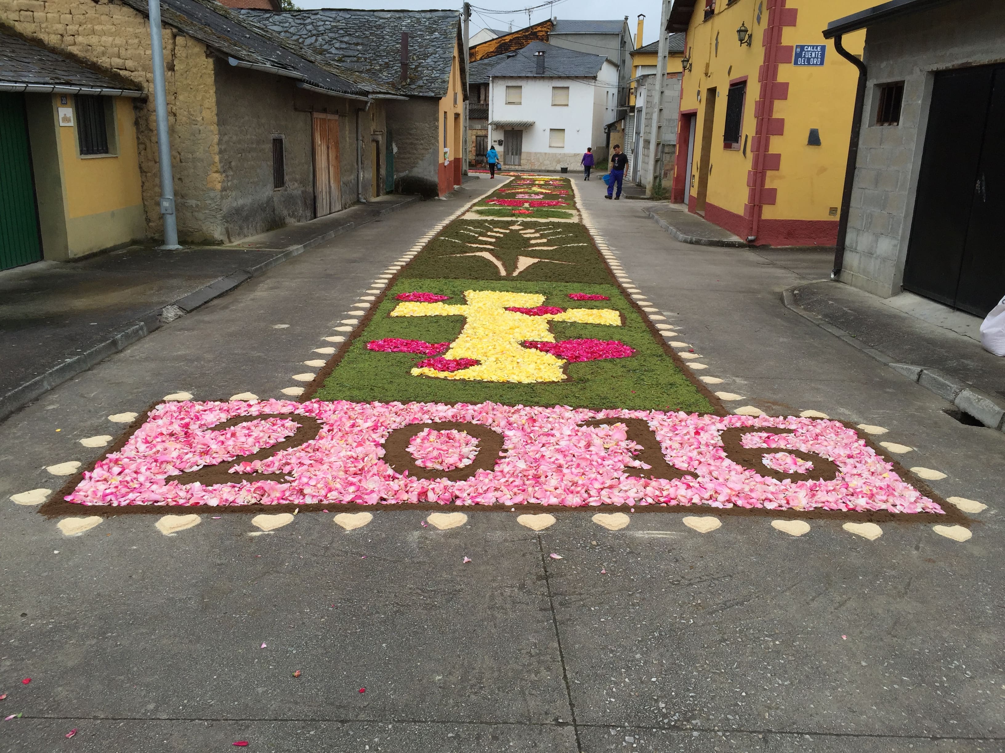 Las alfombras florales que llenaban las calles de color