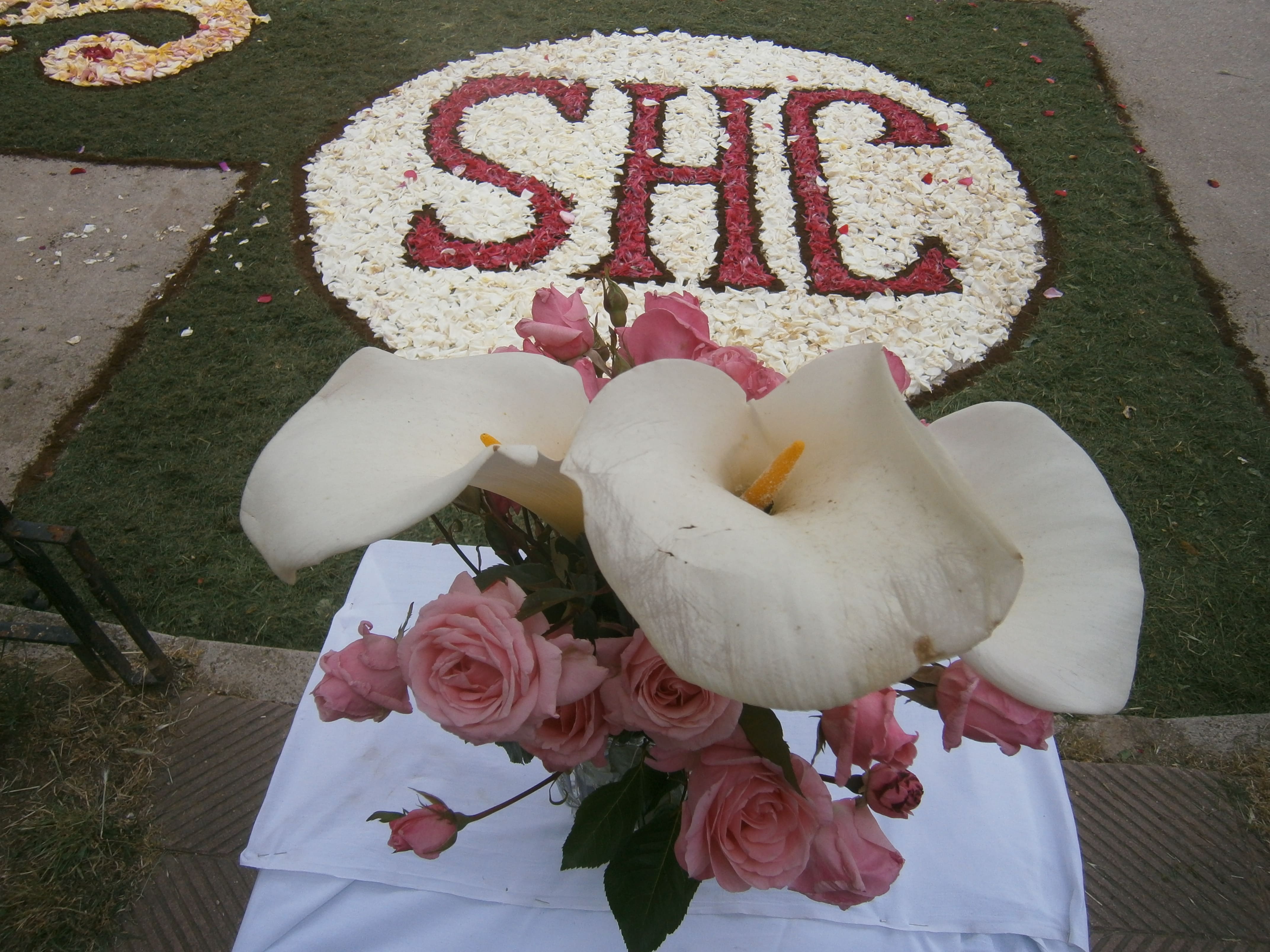 Las alfombras florales que llenaban las calles de color