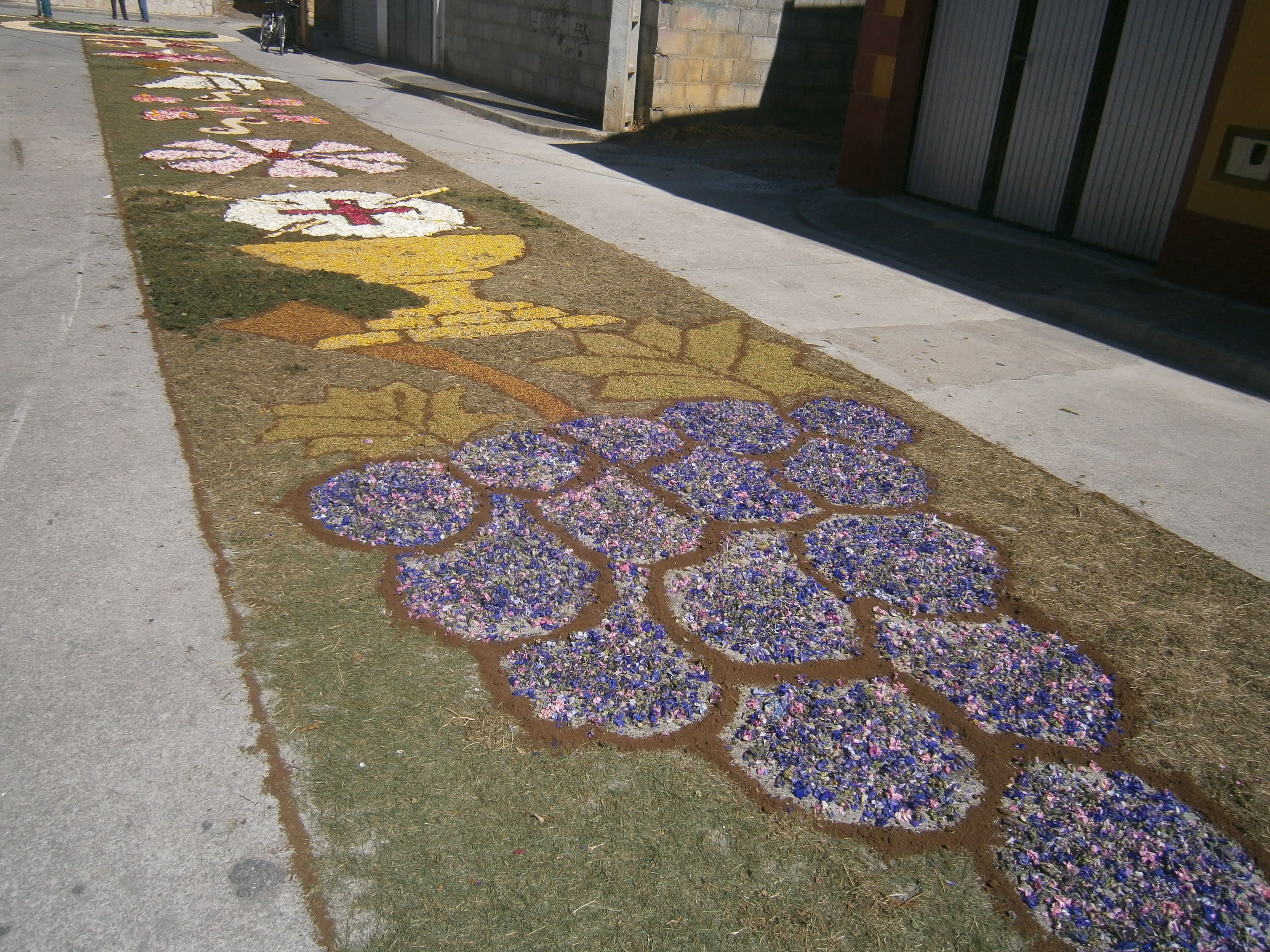 Las alfombras florales que llenaban las calles de color