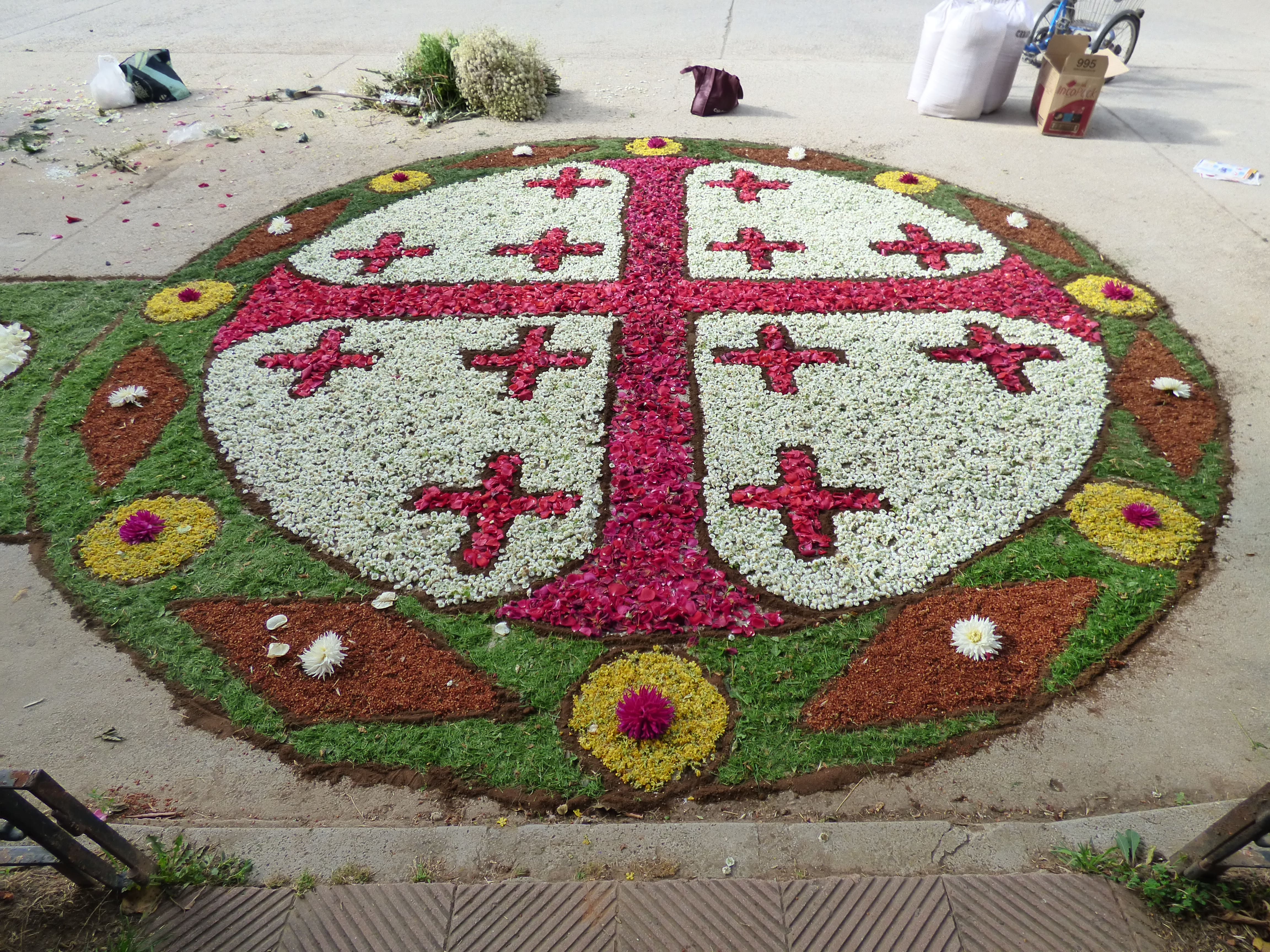 Las alfombras florales que llenaban las calles de color