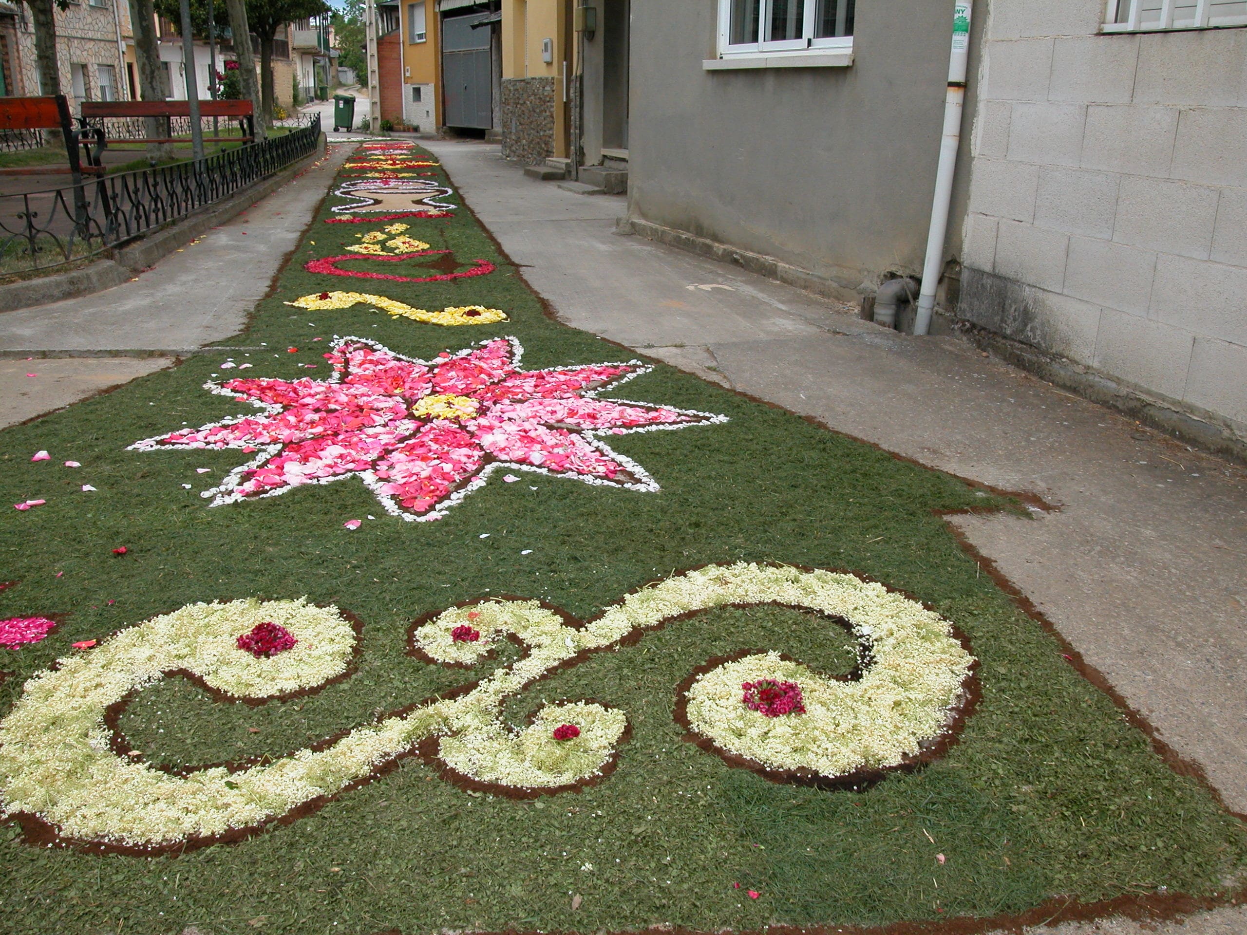 Las alfombras florales que llenaban las calles de color