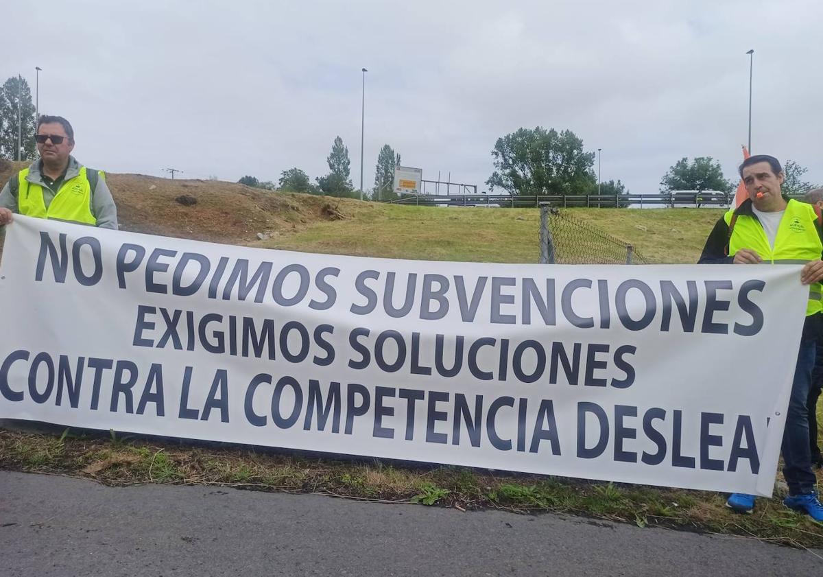 Imagen principal - Los representantes del sector llevaron la voz del Bierzo y León a las movilizaciones de Irún.