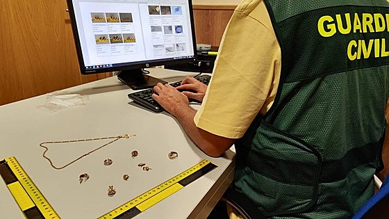 Investigan a una berciana por robar joyas en el piso del anciano que cuidaba