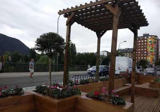 Imagen el parklet cuando estaba instalado en la avenida del Castillo de Ponferrada.