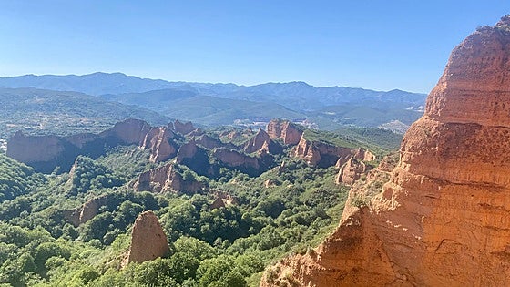 Los tres primeros meses de la tasa por aparcar en Las Médulas dejan un balance «excelente»