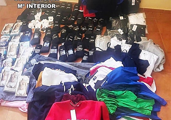 Ropa incautada en la operación.