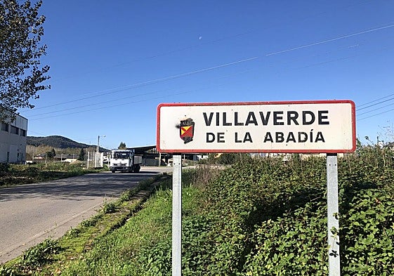 Entrada a la localidad berciana de Vilaverde de la Abadía, donde era natural la joven fallecida.