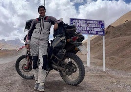 La berciana Paula Belenda en Pamir Highway en Tayikistán, la segunda carretera más alta del mundo.