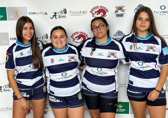 Yaiza Prada, Lara Álvarez, Julia Fernández y Victoria Viñambres (capitana), jugadoras de Bierzo Rugby convocadas por la selección de Castilla y León sub-16.