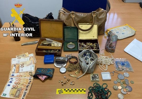 Las joyas recuperadas por la Guardia Civil.