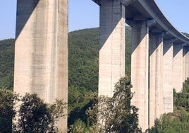 Imagen del viaducto de Tremor en la Autovía del Noroeste a su paso por El Bierzo.