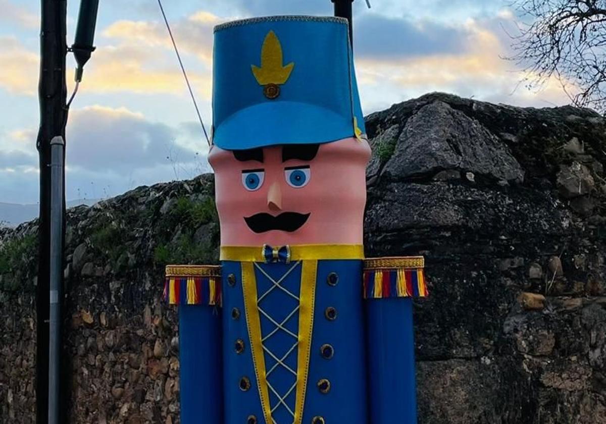 Imagen de uno de los Tomasitos que adornan las calles de Santo Tomás de las Ollas.