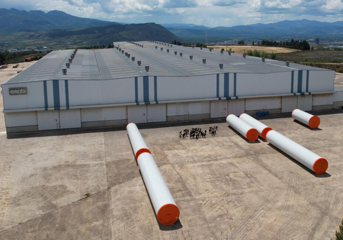 Planta de fabricación de torres eólicas de Emobi en el polígono industrial de La Llanada en Ponferrada.