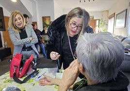 Imagen de una de las visitas del proyecto Vive+ de Alzheimer Bierzo.