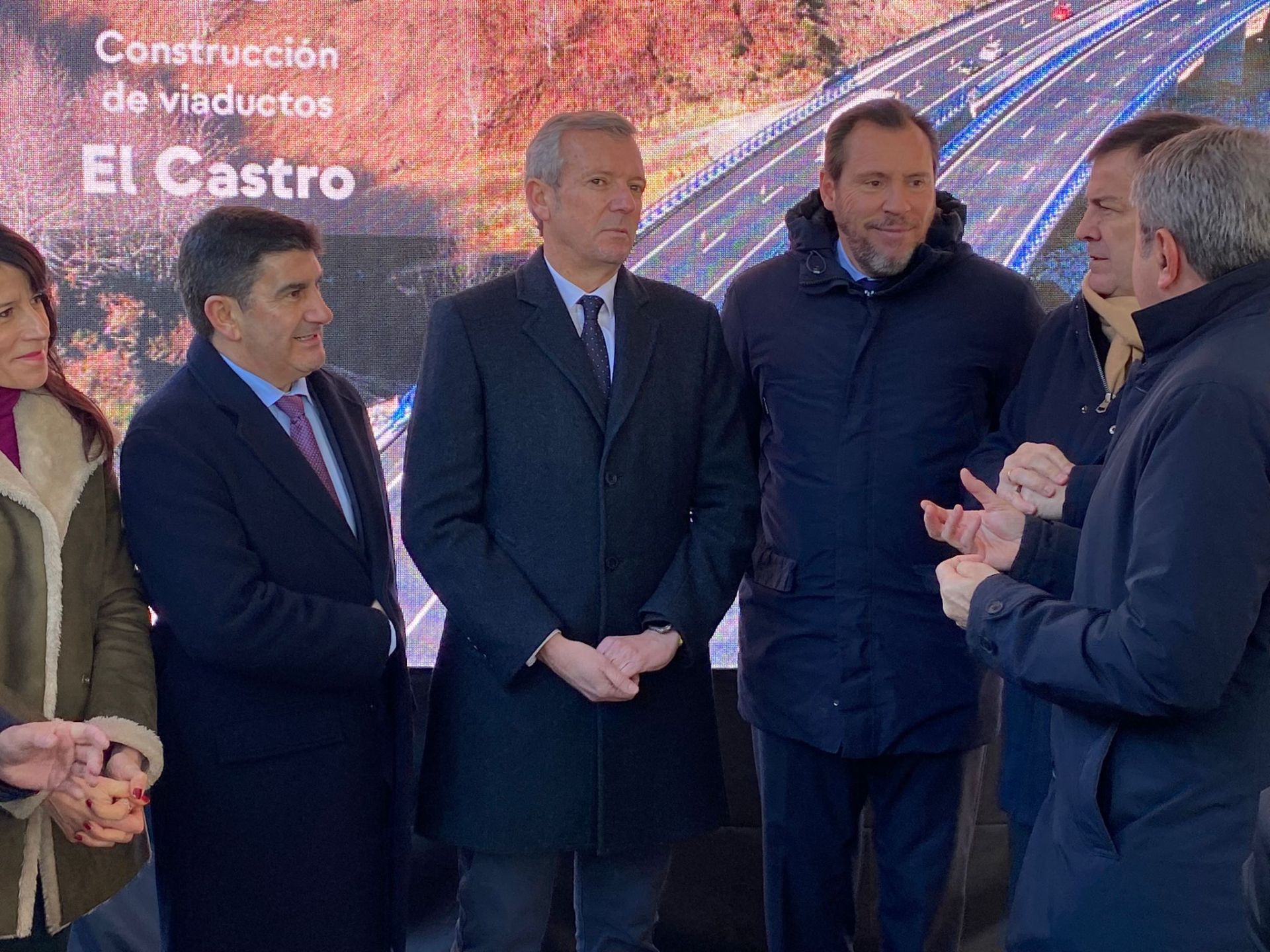 Reapertura del nuevo viaducto de 'El Castro' de la A-6 sentido A Coruña y del segundo carril de la calzada en sentido Madrid.