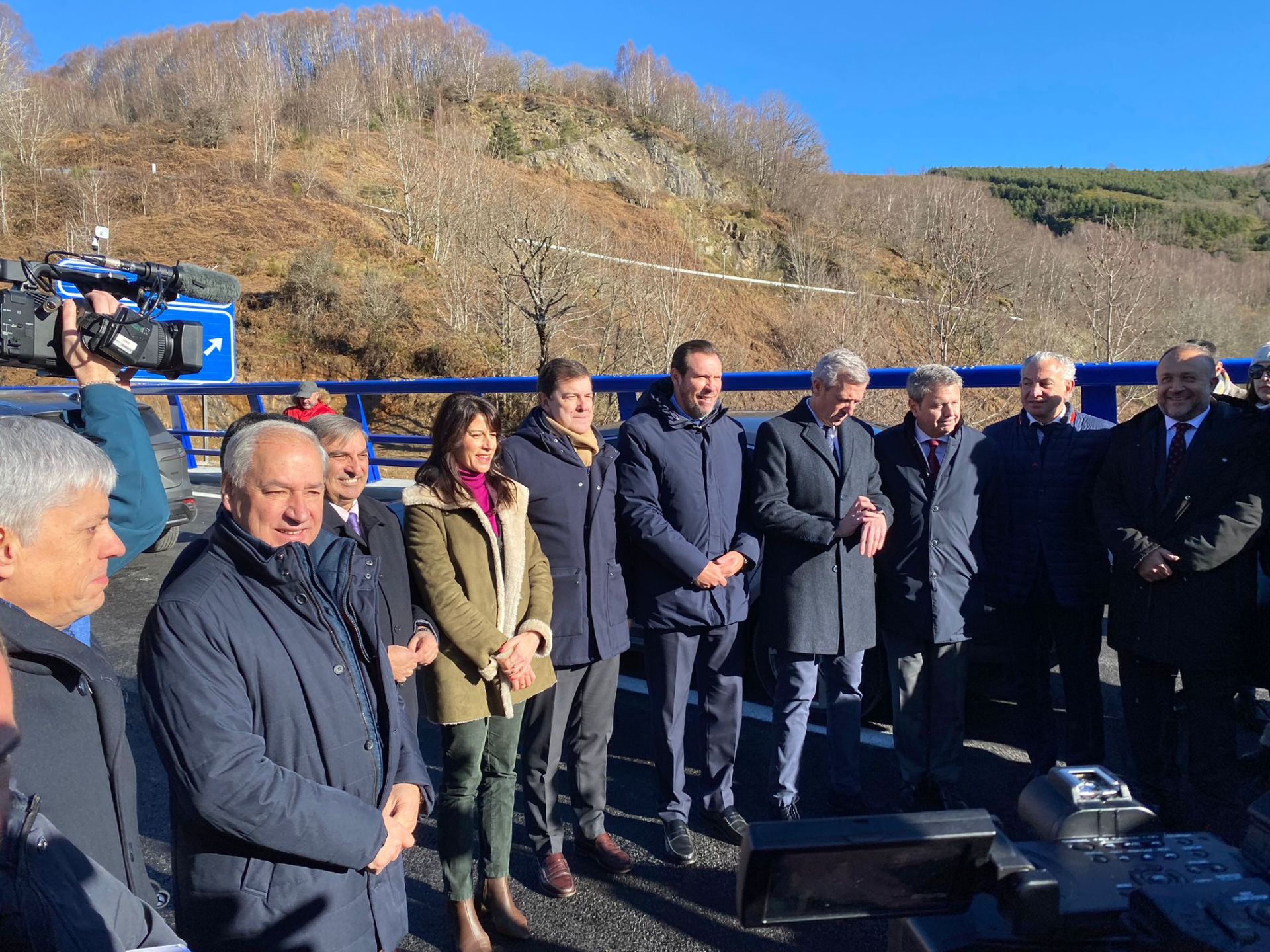 Reapertura del nuevo viaducto de 'El Castro' de la A-6 sentido A Coruña y del segundo carril de la calzada en sentido Madrid.