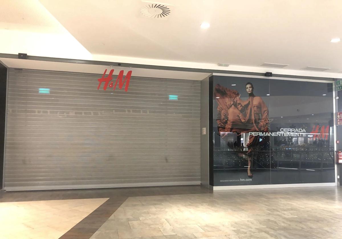 La tienda de H&M fue la última en cerrar en el centro comercial El Rosal de Ponferrada.