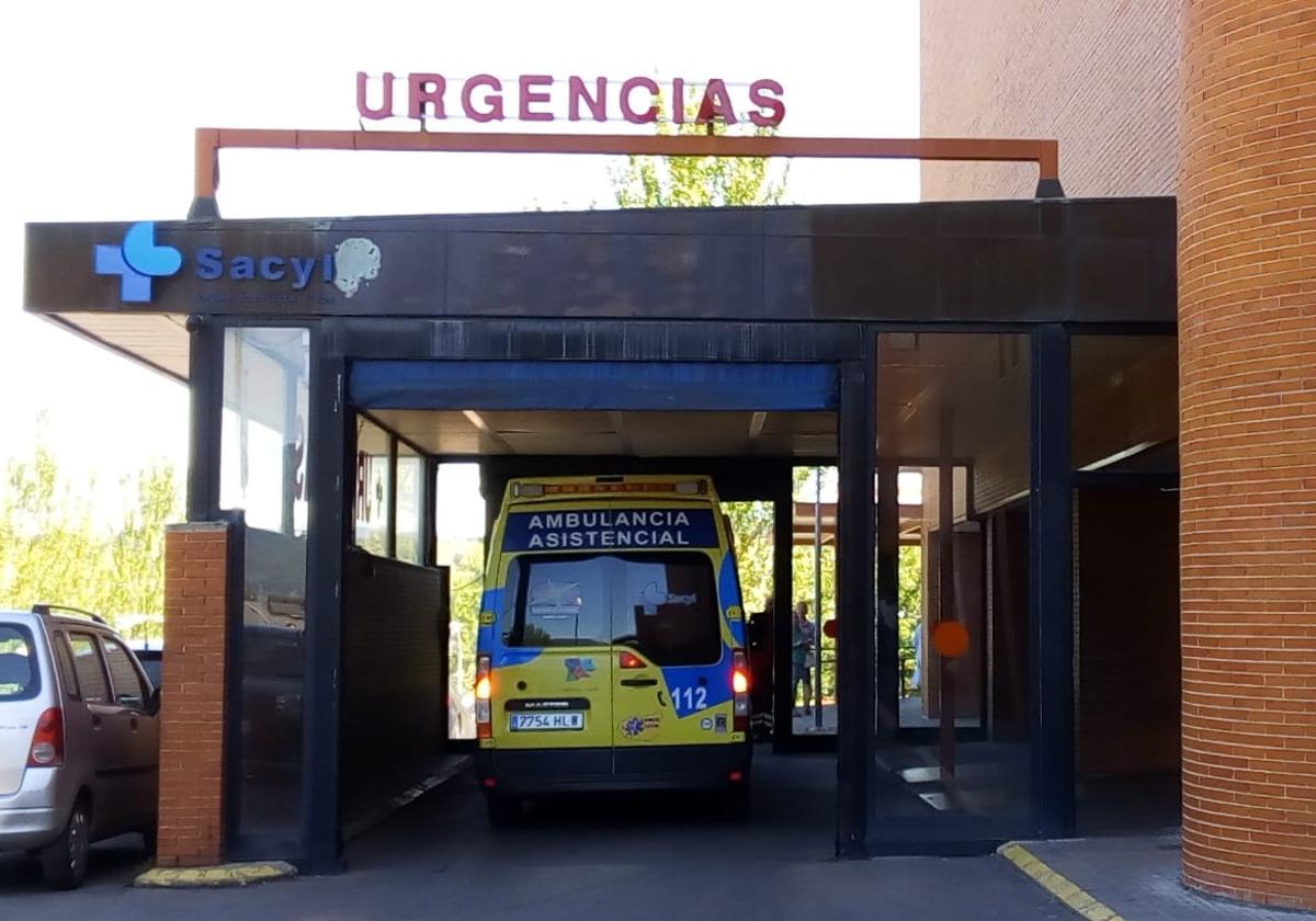 Entrada al servicio de Urgencias del Hospital del Bierzo.